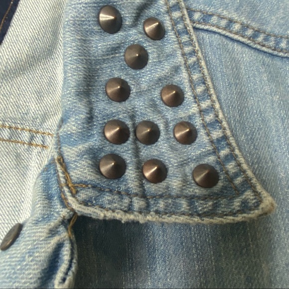 Rock & Republic || Studded Collar Denim/Jean Frayed Vest - Picture 4 of 11